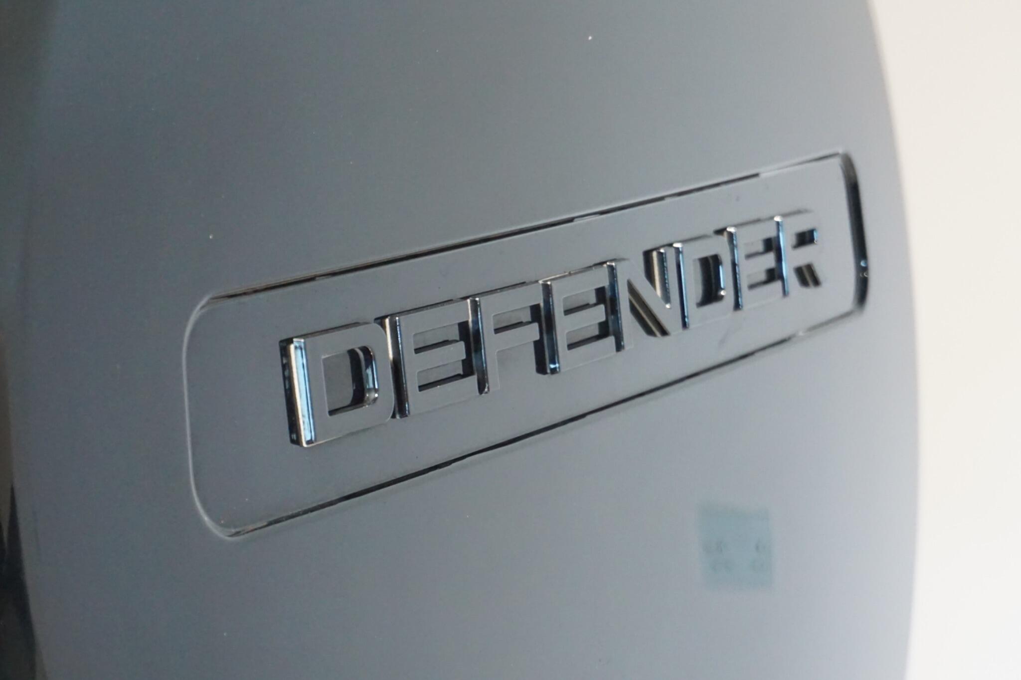 Land Rover Defender 90 3.0 D250 MHEV SE Hard Top SUV 3dr Diesel Auto 4WD SWB Euro 6 (s/s) (250 ps)
